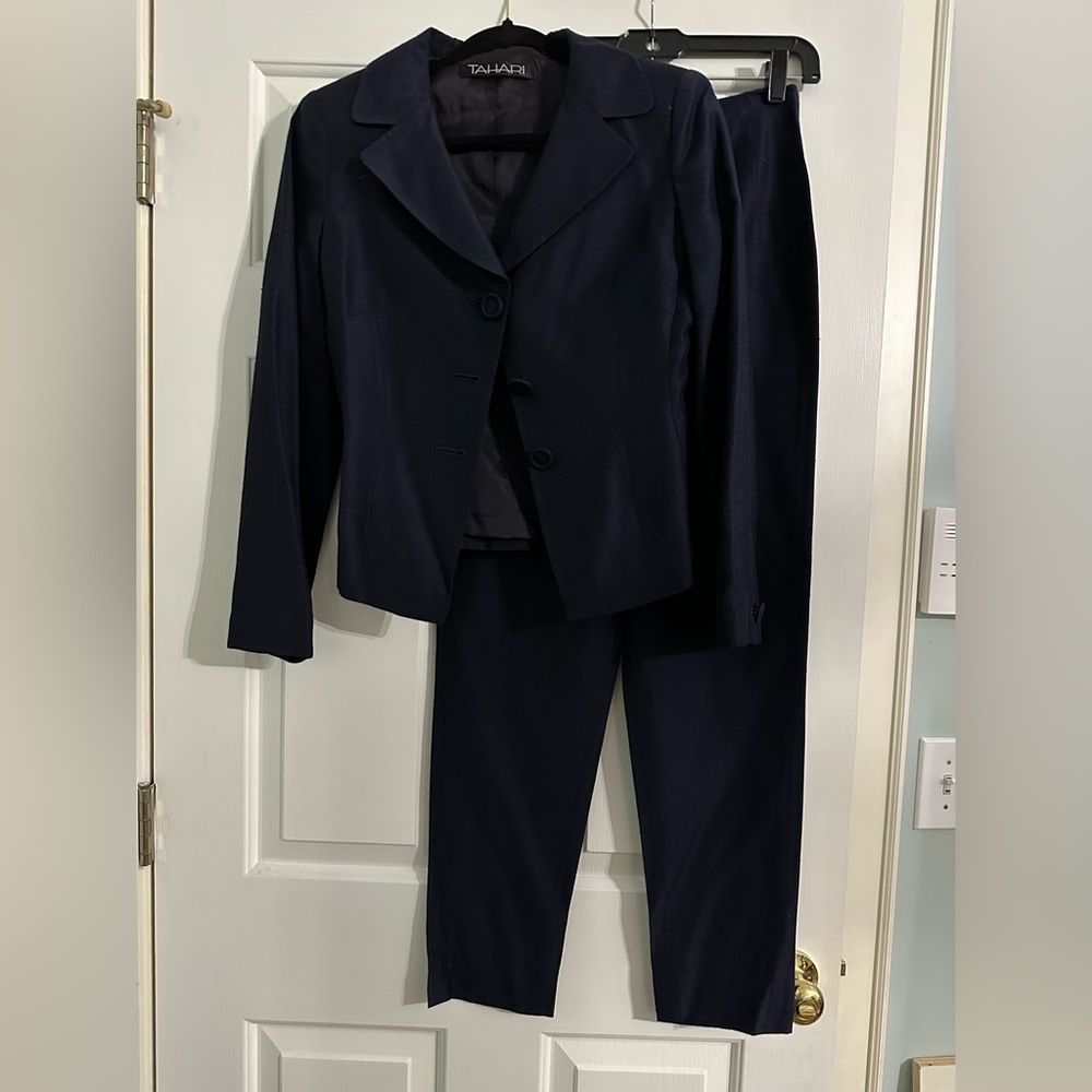 Tahari Navy pant 2-piece pant suit - Size 2